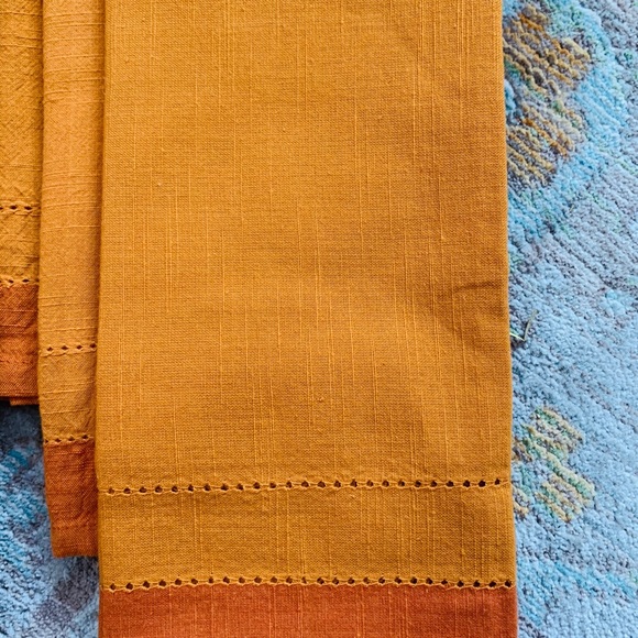 6- Linen Napkins - Picture 2 of 4